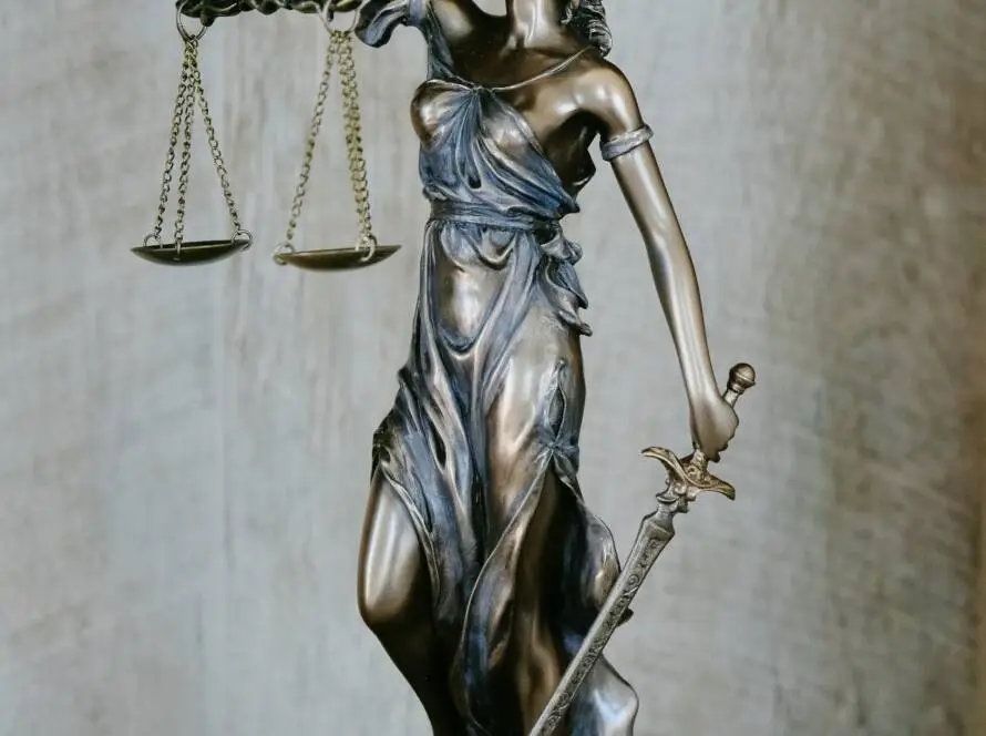 Statue de la justice symbolisant le droit de la famille et des personnes