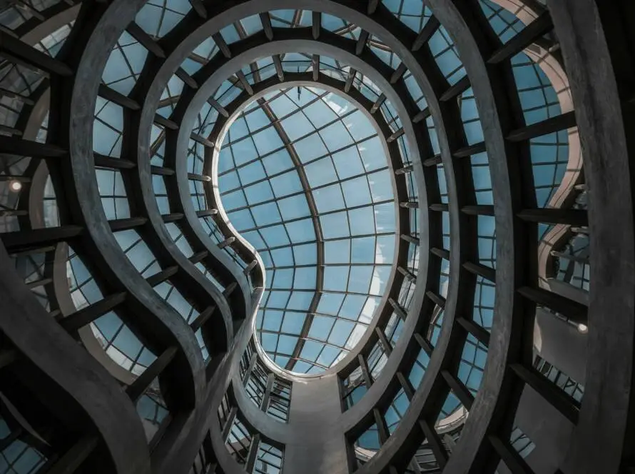 Architecture moderne illustrant le droit immobilier