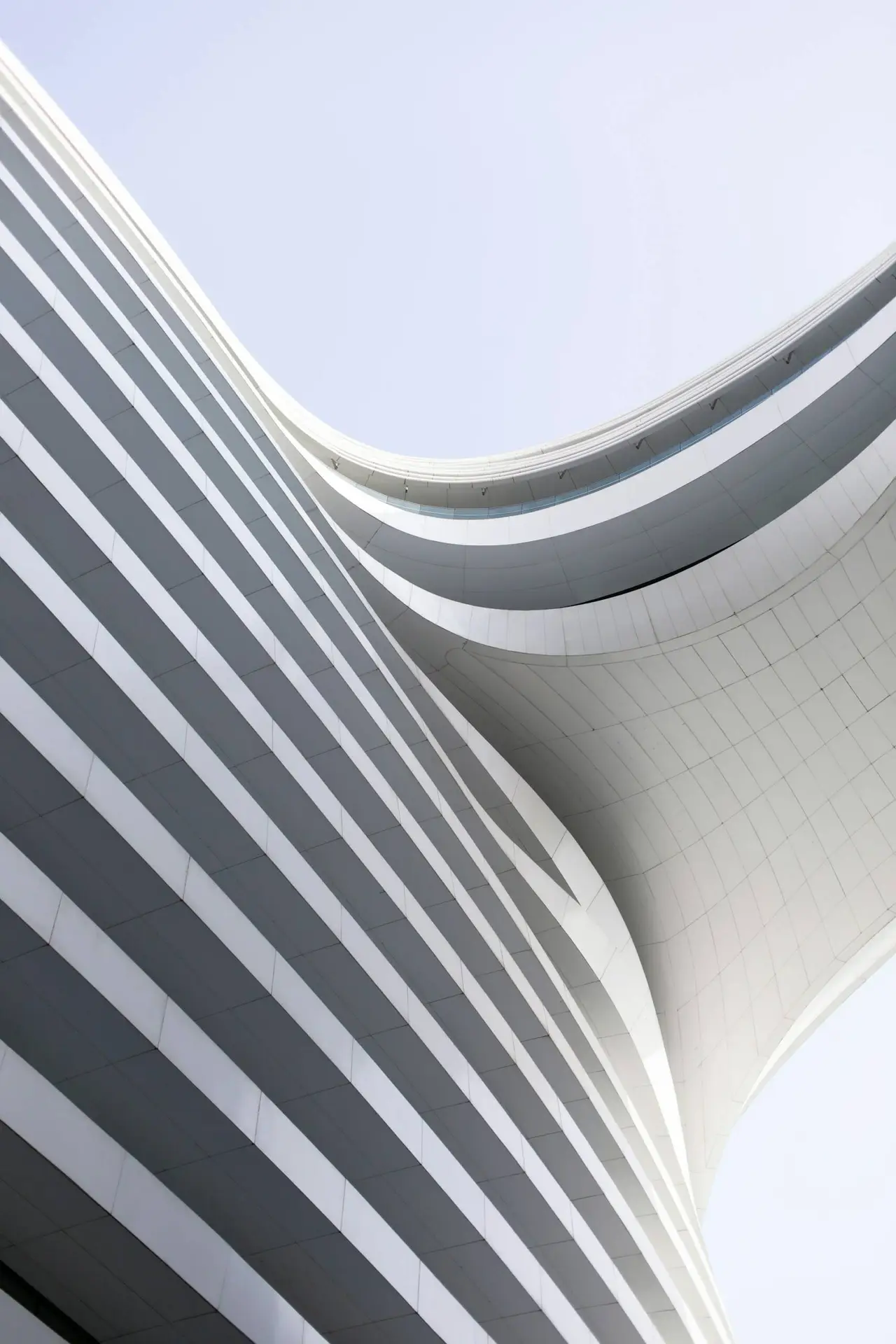 Façade contemporaine aux lignes courbes