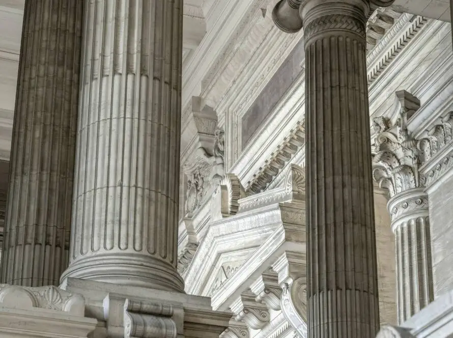 Palais de justice illustrant le contentieux judiciaire